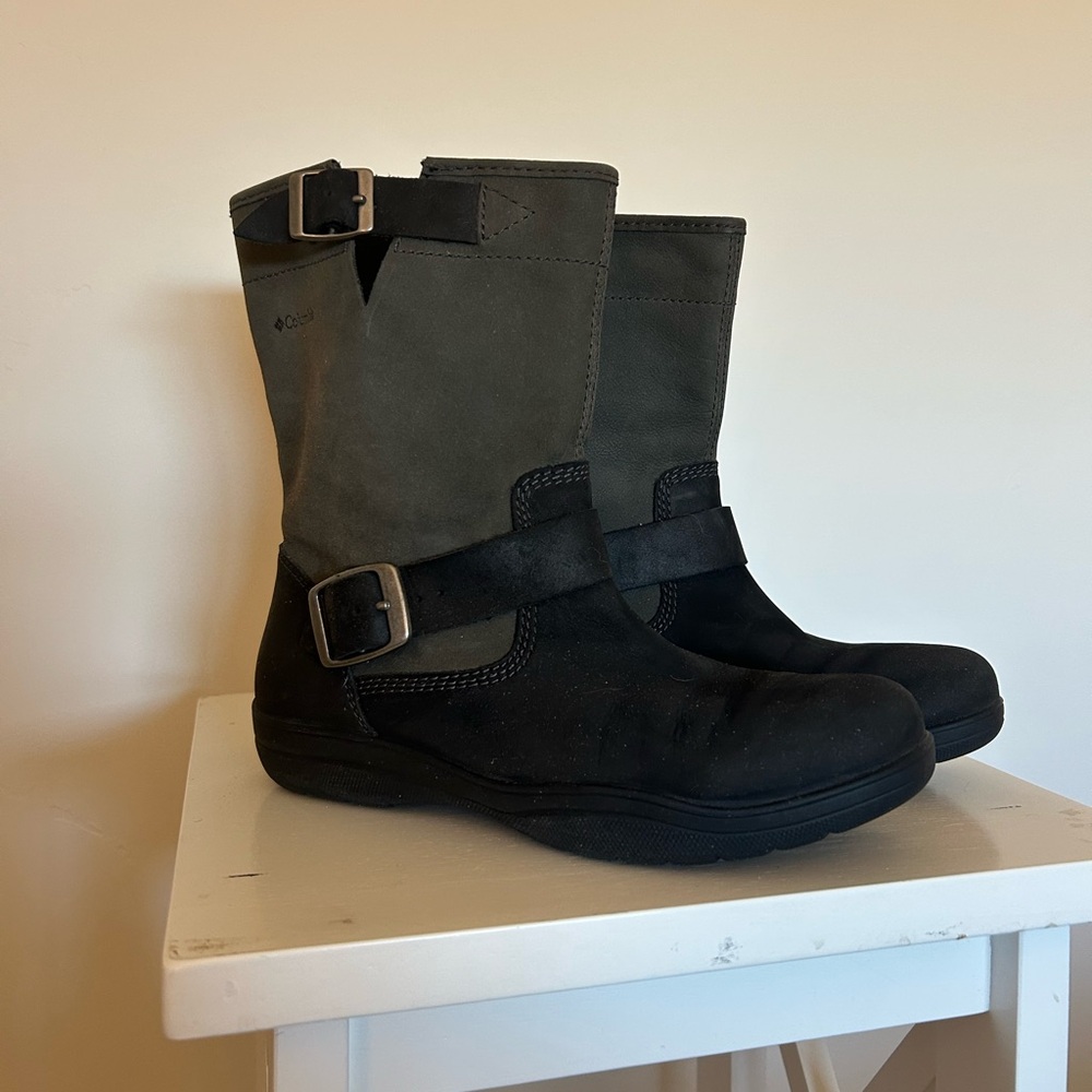 Columbia Waterproof Boots in Black/Green - Size 6.5